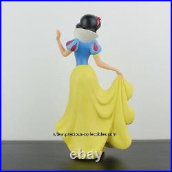 Extremely rare! Statue of Snow white with original box. Walt Disney statue