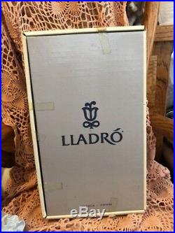 LLADRO 5857 Grand Entrance Retired! Mint Condition! Original Grey Box! Rare