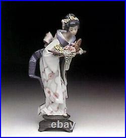 Lladro retired 5773 Graceful Offering, Very Rare withOriginal box