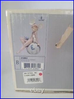 RARE Vintage Lladro 5882 RESTFUL MOUSE with Cat Figurine MINT withOriginal Box