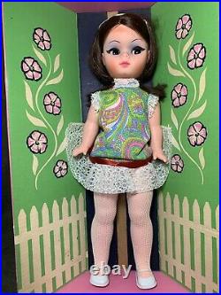Rare VHTF Vintage A Beautiful Treasure Doll Nan Mod Fashion 19 Original Box